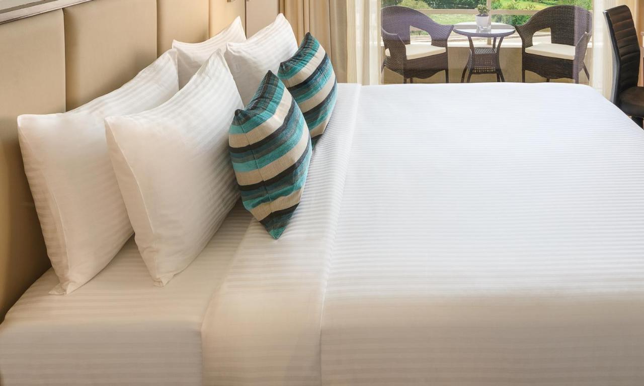 Sandal Suites By Lemon Tree Hotels Noida Luaran gambar