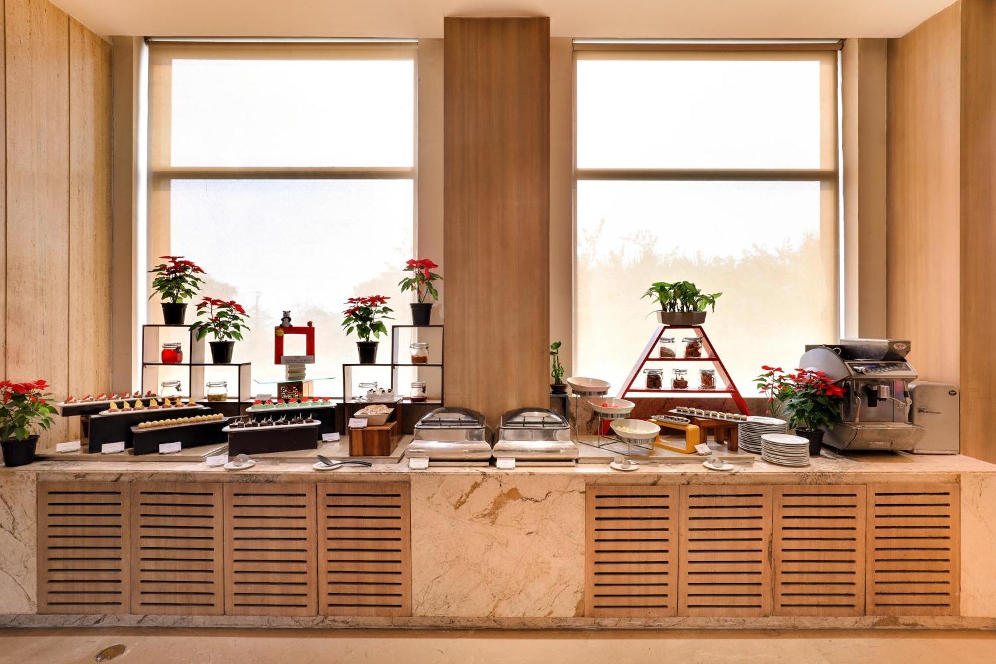 Sandal Suites By Lemon Tree Hotels Noida Luaran gambar