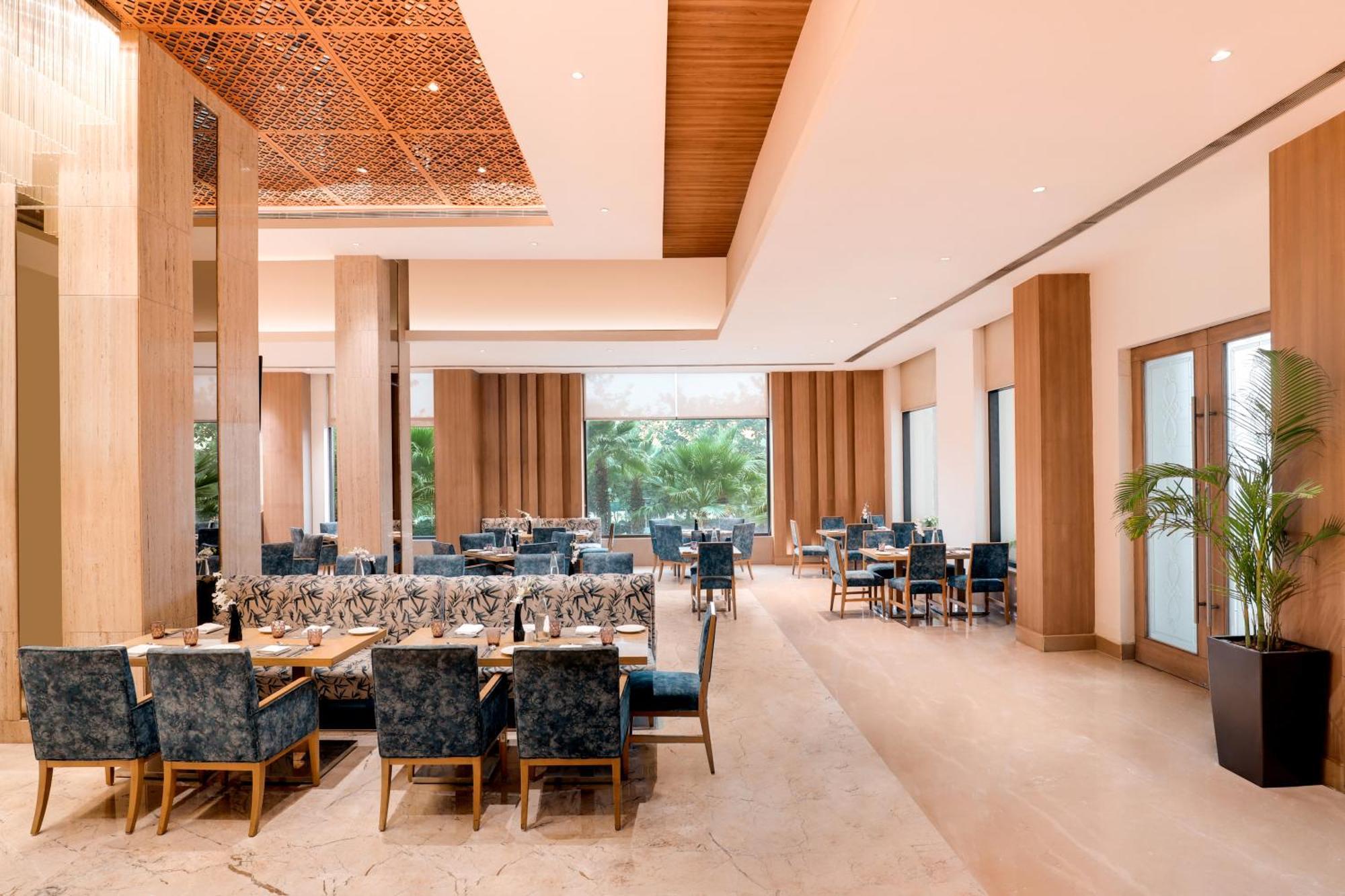 Sandal Suites By Lemon Tree Hotels Noida Luaran gambar