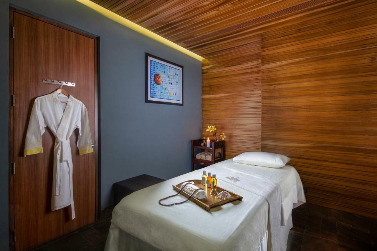 Sandal Suites By Lemon Tree Hotels Noida Luaran gambar
