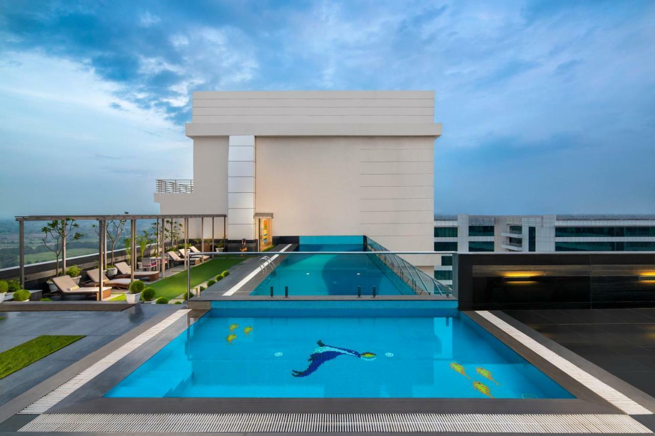 Sandal Suites By Lemon Tree Hotels Noida Luaran gambar